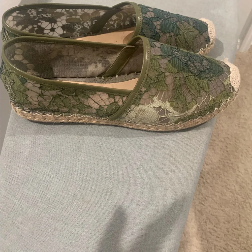 Shoes - Picture 2 of 4